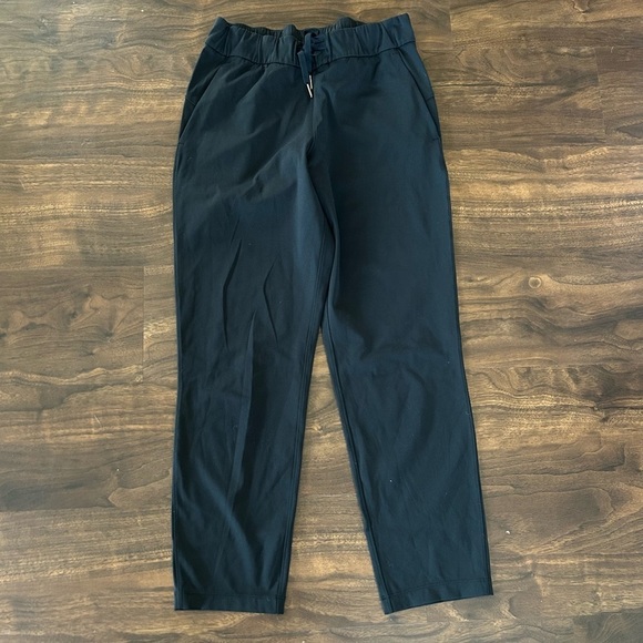 lululemon athletica Pants - Lululemon On the Fly 7/8 Pant
Black
Size 6
LW5PBNS